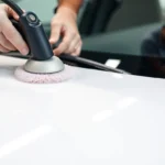 Professional applying Wohnmobil Politursiegelung to enhance vehicle gloss and protection in a